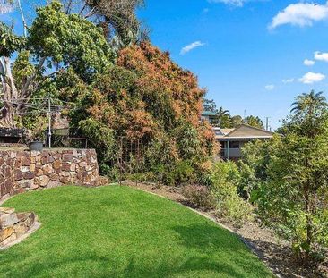 Spacious 4-Bedroom Family Home with a Separate Living Area - Photo 4