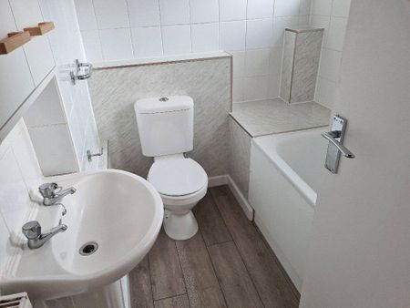 4 bedroom terraced house to rent - Photo 4