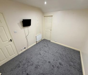 2 bedroom semi-detached house to rent - Photo 3