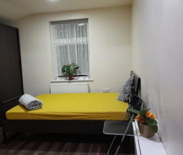 Studio to rent - Photo 6