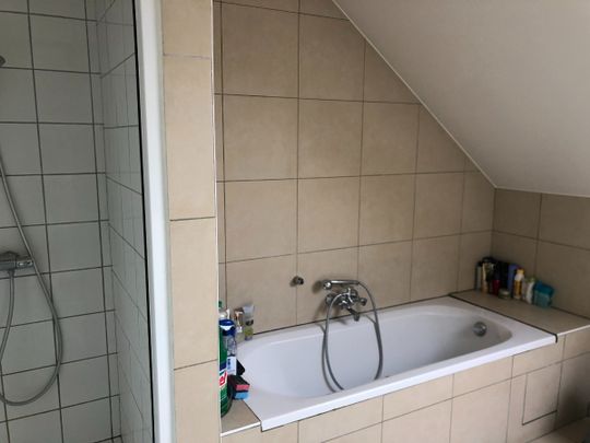 drie-slaapkamer EENGEZINSWONING - Photo 1