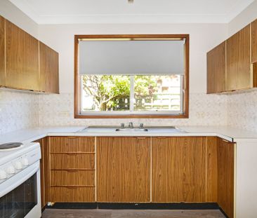 CONVENIENTLY LOCATED TWO BEDROOM VILLA - Photo 3