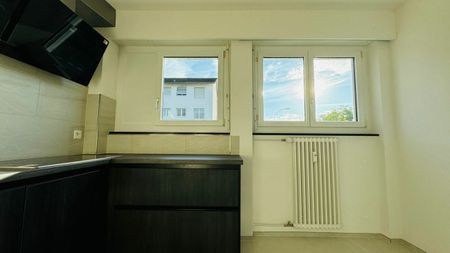 Komplett renovierte 3-Zimmer-Wohnung mit Balkon und Keller, 1. Obergeschoss - Photo 5