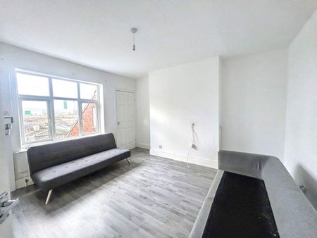 2 bed upper flat to rent in NE24 - Photo 2