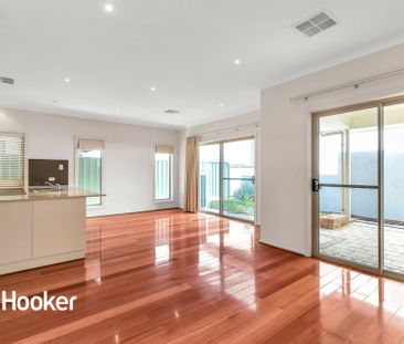 Family Home! - Photo 2