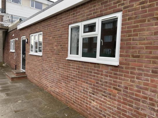 2 bedroom bungalow to rent - Photo 1