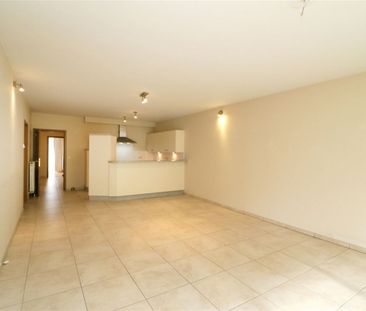 Appartement met 2 slpk., autostaanplaats en terras in centrum Aarschot - Photo 3