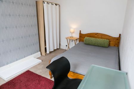 Hartley Grove, Hyde Park, Leeds - Photo 5