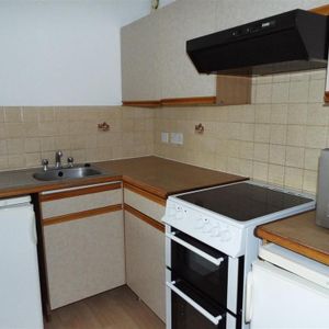 2 bedroom maisonette to rent - Photo 2