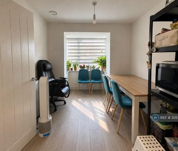 4 bedroom semi-detached house to rent - Photo 2