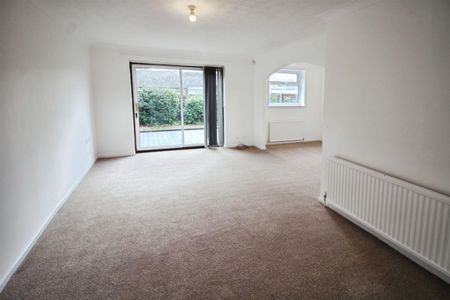 Cherrywood Gardens, Leeds - Photo 2