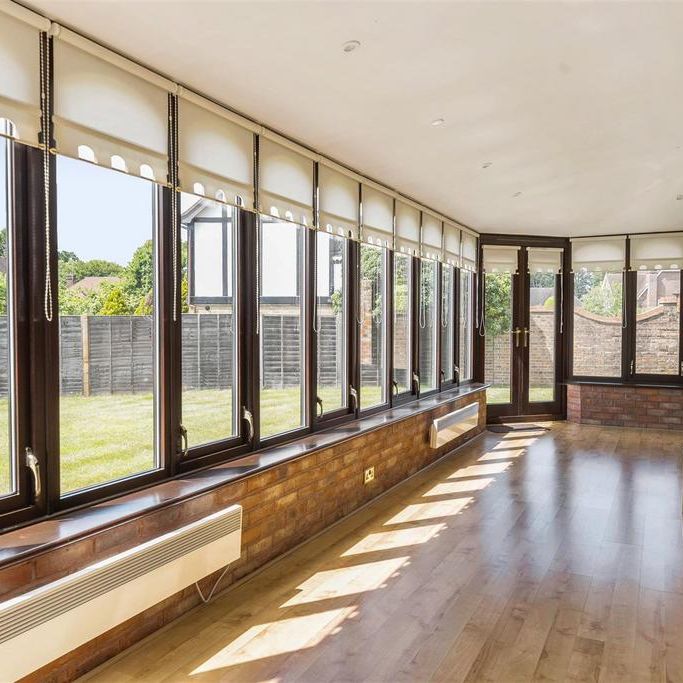 5 bedroom detached house to rent - Photo 1