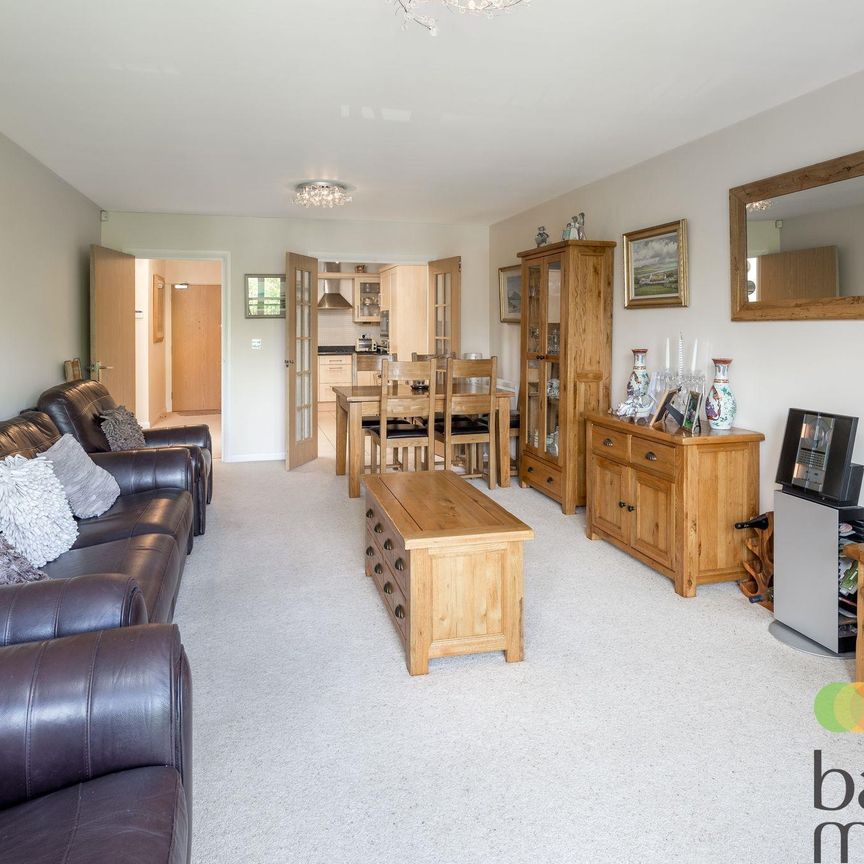 Torrington Park, London - Photo 1