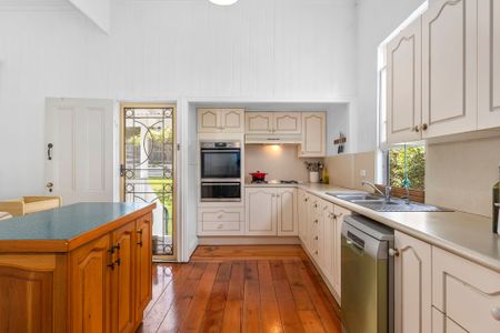 Fully Furnished - Charming Furnished Home in the Heart of Wilston - Photo 5