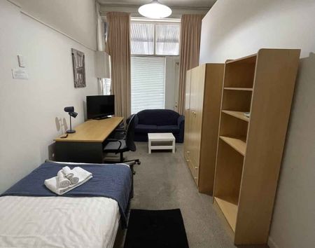 Room 2 (Non Ensuite) - Photo 4