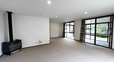 Quiet home in Bromley - Photo 3