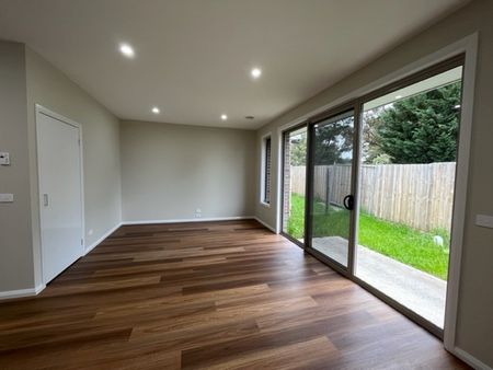 Modern & Spacious - Photo 2