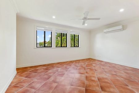 Unique, Spacious & Full of Character – 3 Bedroom House - Photo 2