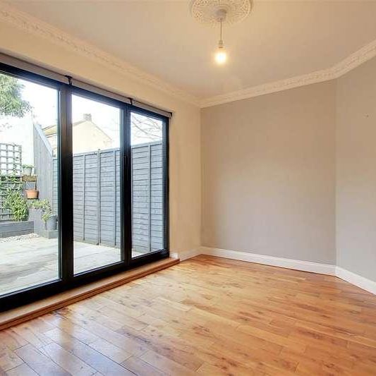 Woodlands Avenue, Berkhamsted, HP4 - Photo 1