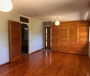 THREE BEDROOM HOME - LOCATION PLUS! - Photo 4