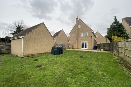 Kitchener Close - Photo 2