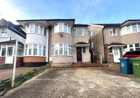 4 bedroom end of terrace house to rent - Photo 2