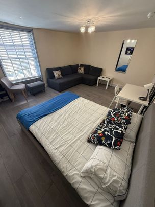 Room in a Shared Flat, St. James's Street, BN2 - Photo 1