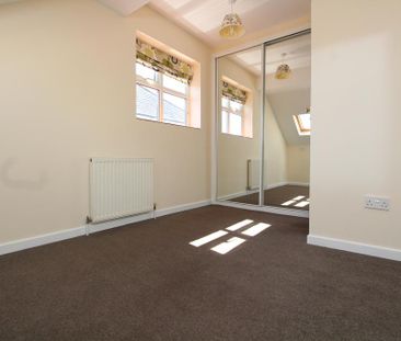 4 bedroom semi-detached house to rent - Photo 4