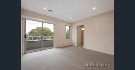 IMPRESSIVE TOWNHOUSE IN THE IDEAL LOCATION - Photo 2