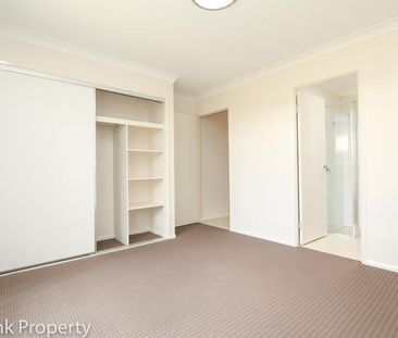 Low Maintenance 3 Bedroom Unit - Photo 2