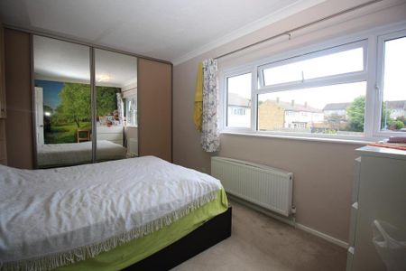 3 bedroom end of terrace house to rent - Photo 3