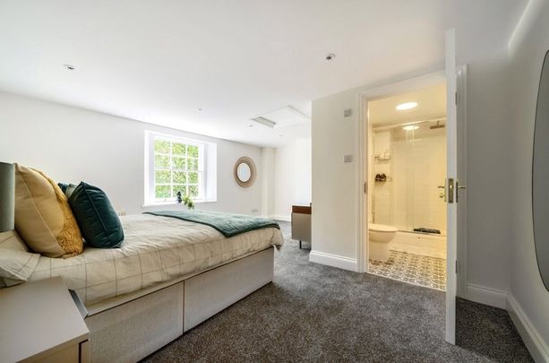 2 Bedroom Flat / Apartment - Queens Terrace, Southampton - Photo 1