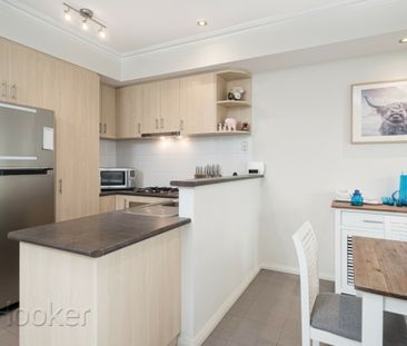 Walk to Carousel Shopping Centre - Photo 3