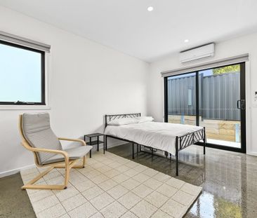 Brand new fully furnished rooms with private courtyards – All bills... - Photo 3