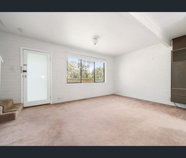 Bright & Low-Maintenance Home - Photo 5