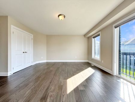 For Lease - 922 Isaac Phillips Way, Newmarket, Ontario - Photo 2