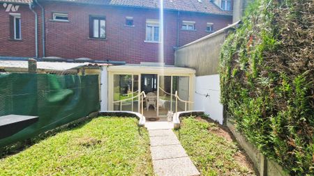 Une maison de ville avec garage - Photo 2