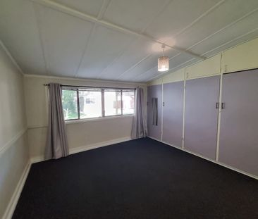 Charming Renovated Three-Bed Home in Albury - Photo 5