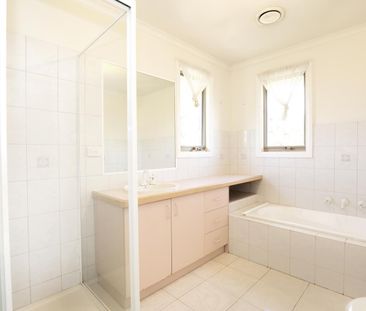 1/2 Laxdale Road, Camberwell VIC 3124 - Photo 6