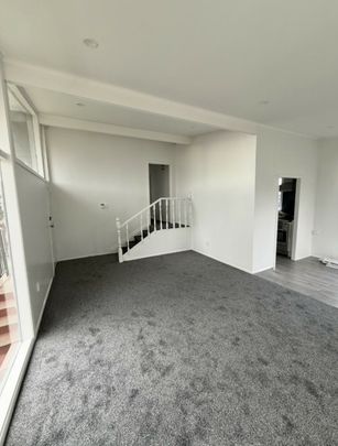 Home in the heart of Manurewa! - Photo 1