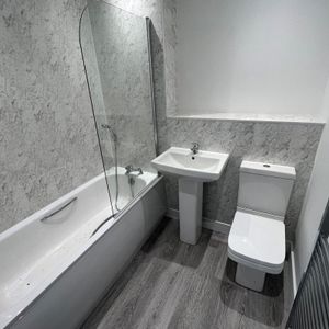 Avenue Road - Photo 2