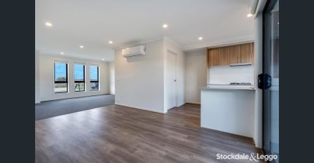 Modern 3 Bedroom Townhouse! - Photo 2