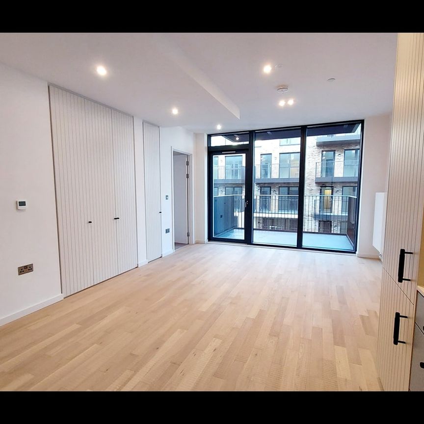 1 Bed Flat, West Bradbury Yard, TW8 - Photo 1