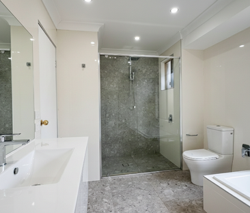 PEACEFUL FAMILY LIVING! - Photo 2