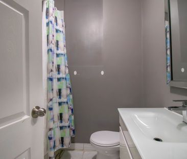 SPACIOUS 3 BEDROOM TOWNHOUSE IN HAMILTON!!! - Photo 6