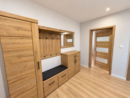 ZREKONŠTRUOVANÝ 2-IZBOVÝ BYT S VEĽKOU 9 m² LOGGIOU – HLINY, ŽILINA - Photo 2