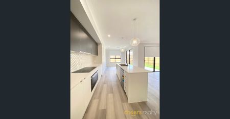 1-year new 4 bedroom house with ducted air-conditioning throughout - A Must-See Gem! - Photo 3