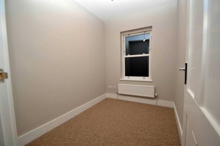 4 bedroom semi-detached house to rent - Photo 3