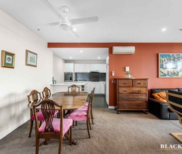 Fully furnished - Prime Location! - Photo 2