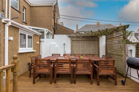 5 bedroom semi-detached house to rent - Photo 2